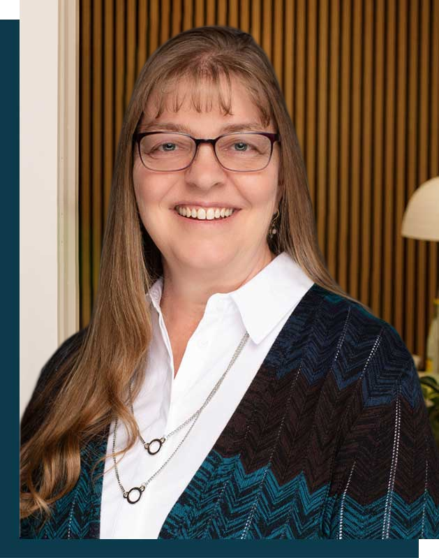 Cara Hopkins Headshot